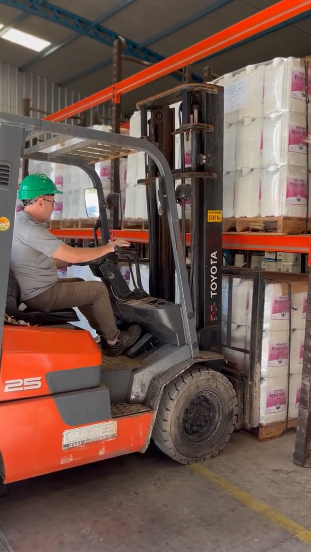 Depósito de Campocatt con productos listos para despacho